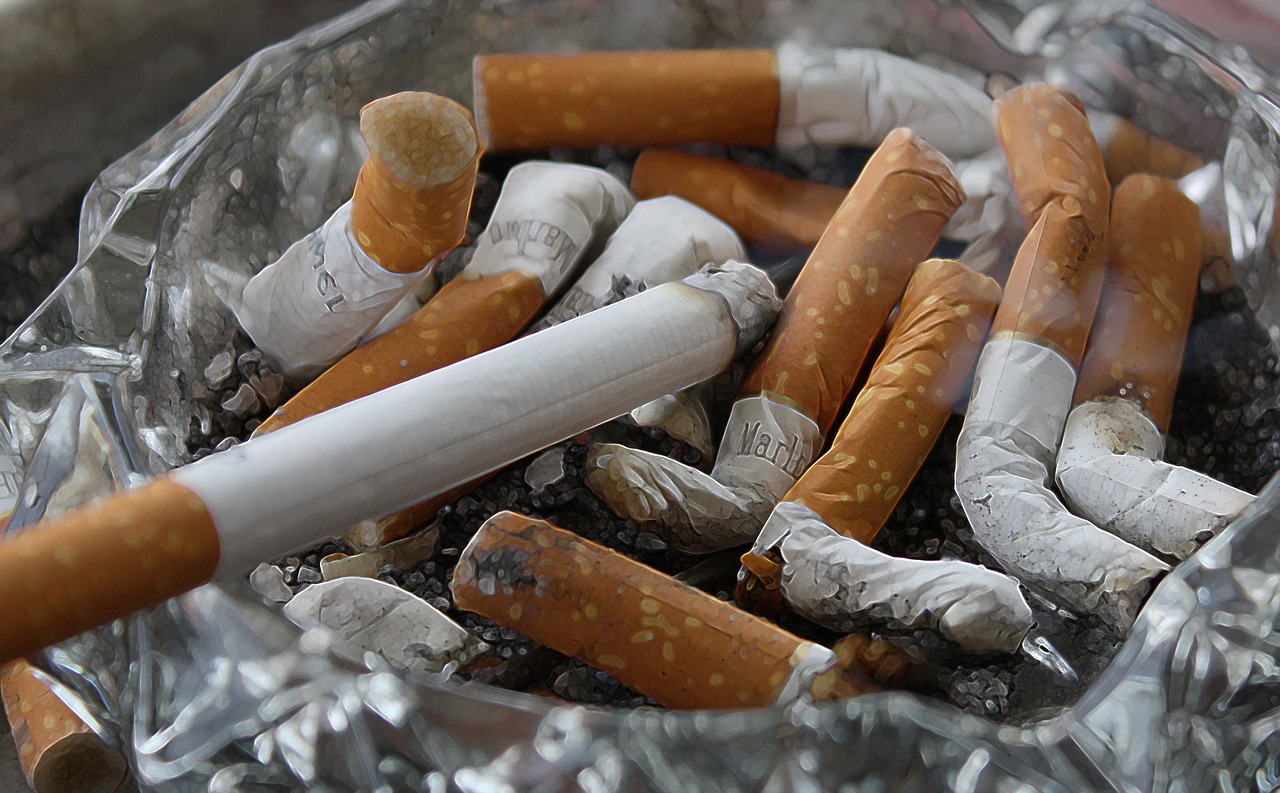 Cigarettes, ashtray, ash — Dr. Edward Lubin Offering Personalized Solutions for Long-Term Pain Relief