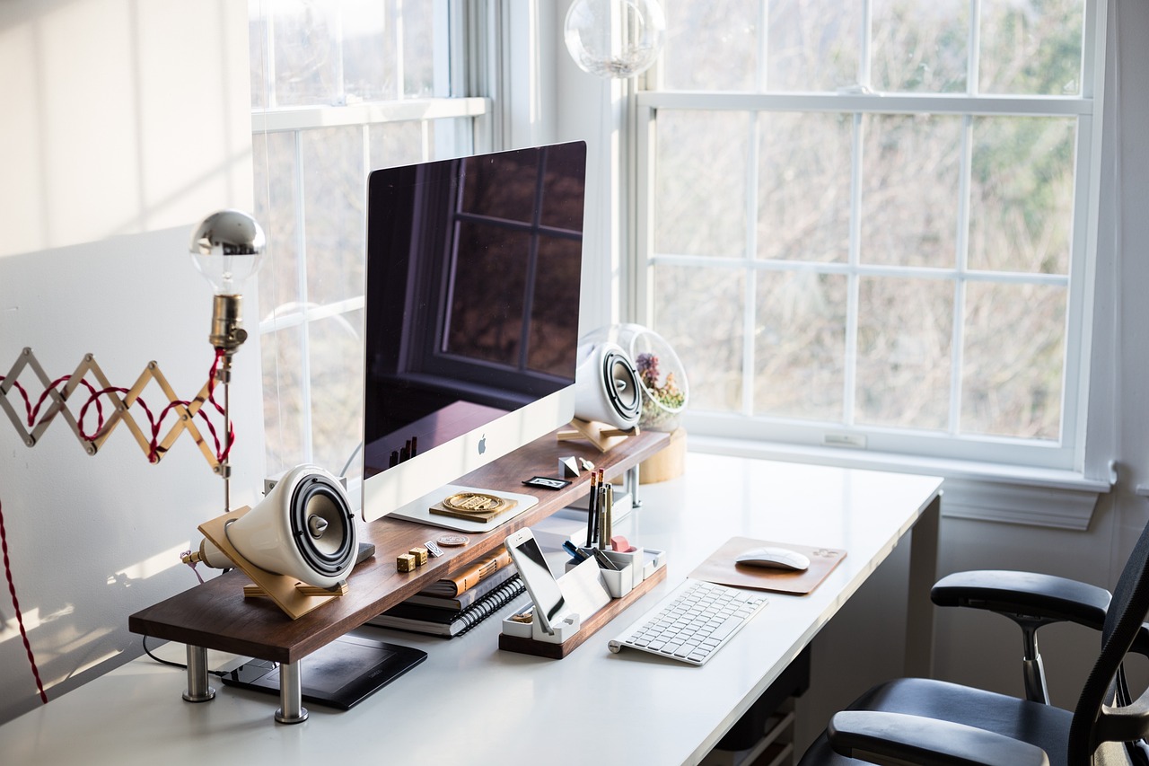 Computer, keyboard, apple — Nihar Gala: Redefining Leadership to Overcome Business Obstacles