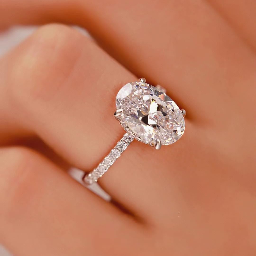 Travel Light, Shine Bright: The Appeal of a Solitaire CZ Ring for Travel